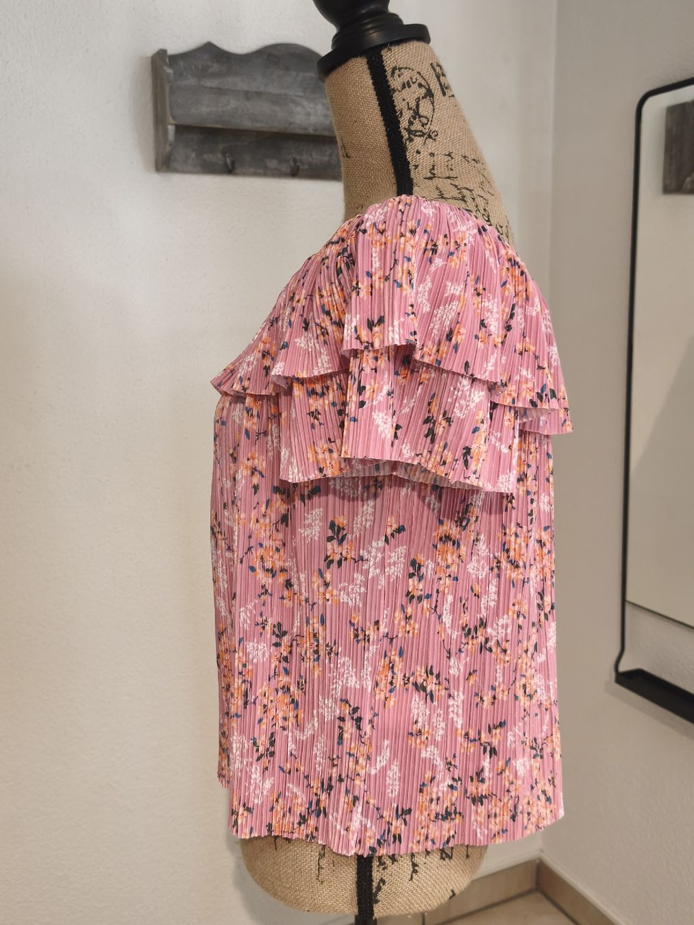 C&A Camicette: Clockhouse Bluse Pink Blumenmuster Rüschen Grösse XL – Nuovo (secondo la descrizione) da Emmetten venduto da SecondhandSiska 1