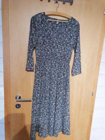 ONLY Kleid mit Blumenmuster, Grösse M, Top Zustand!