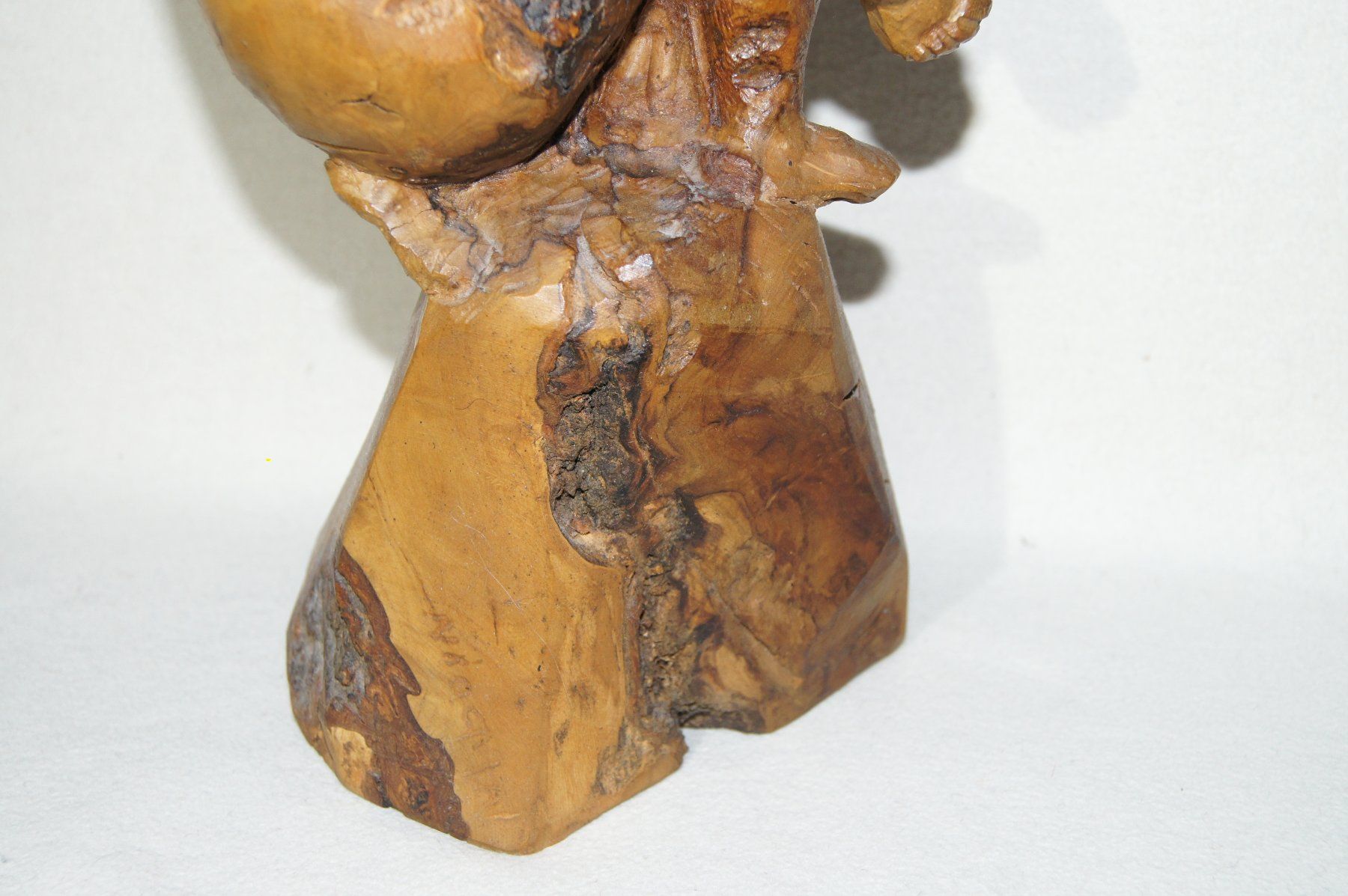 Figurines: Auf Baumstrunk sitzende junge Frau – D'occasion à Geroldswil par ARTEFACTO 8