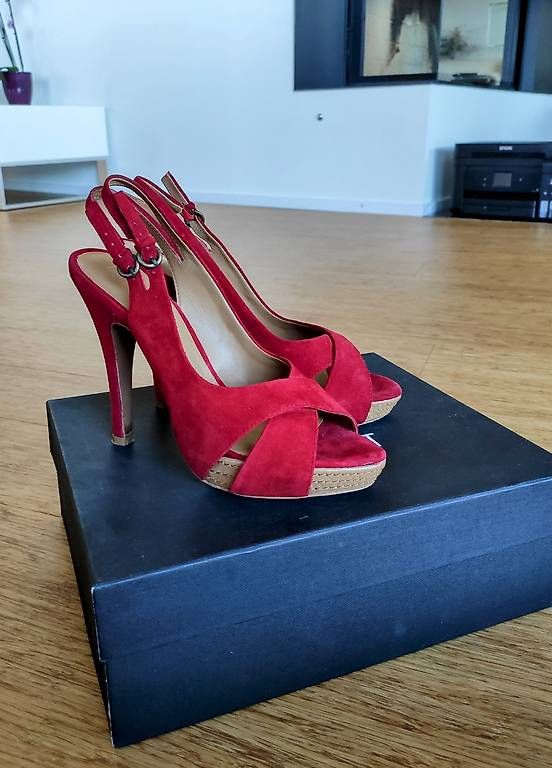 Navyboot Scarpe da donna: Rote wildleder High Heels von Navyboot, Gr. 38 – Nuovo (secondo la descrizione) da Männedorf venduto da Plrt