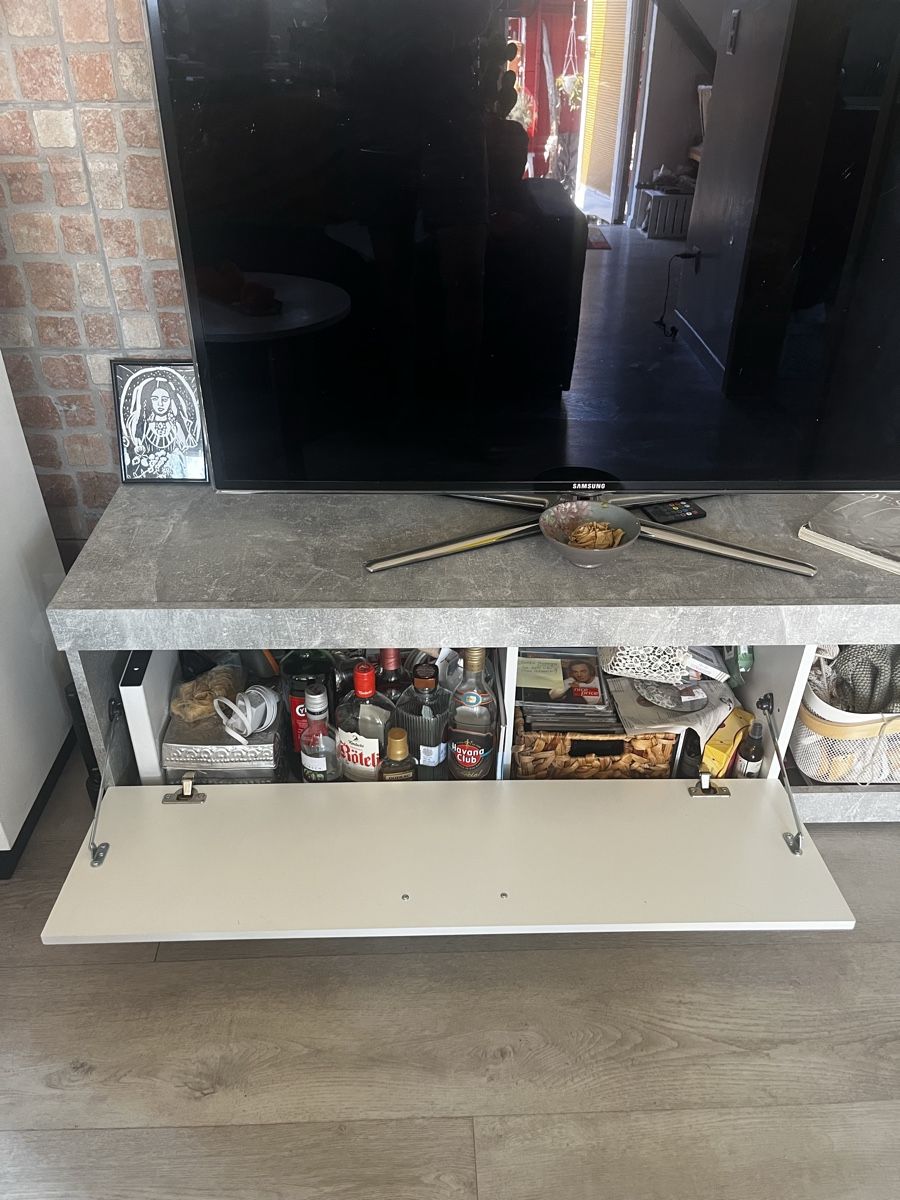 Mobili TV: TV-Lowboard weiss-grau – Usato da Aegerten venduto da Anan0 1