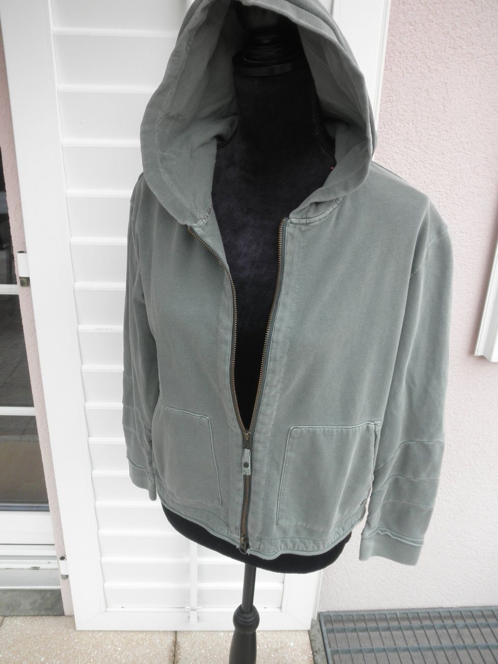 Nile Vestes: Nile Sweatshirt-Jacke – D'occasion à Buttwil par Engelhaar