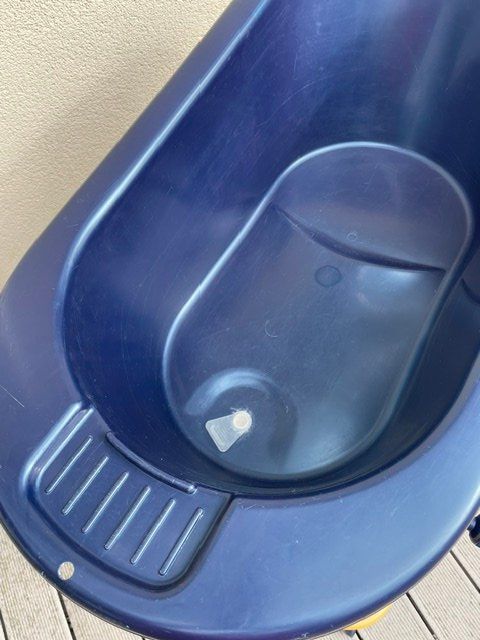 Vasche da bagno: Baignoire bébé en plastique – Usato da Saignelégier venduto da COX07 8