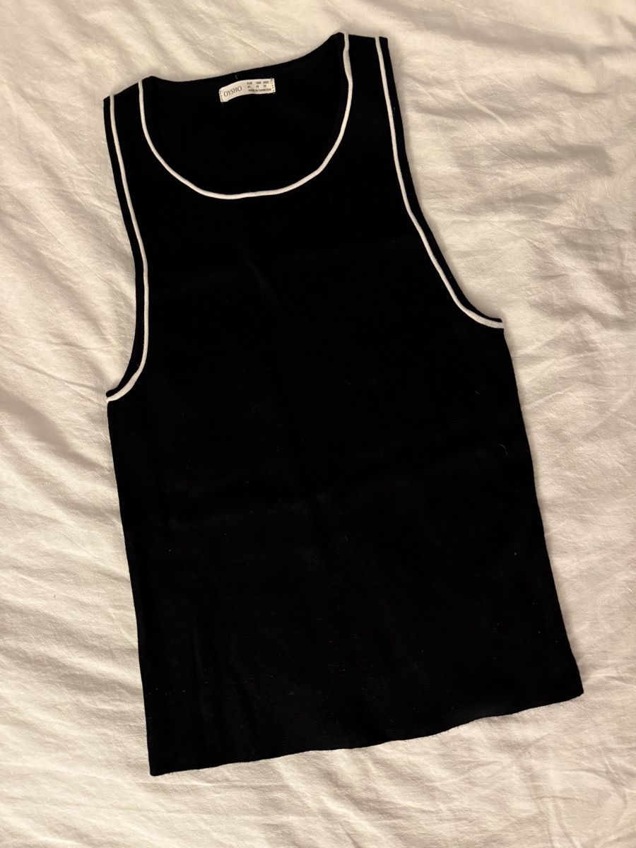 Oysho Top: Oysho tanktop M – Usato da Winterthur venduto da adi_sqz 1