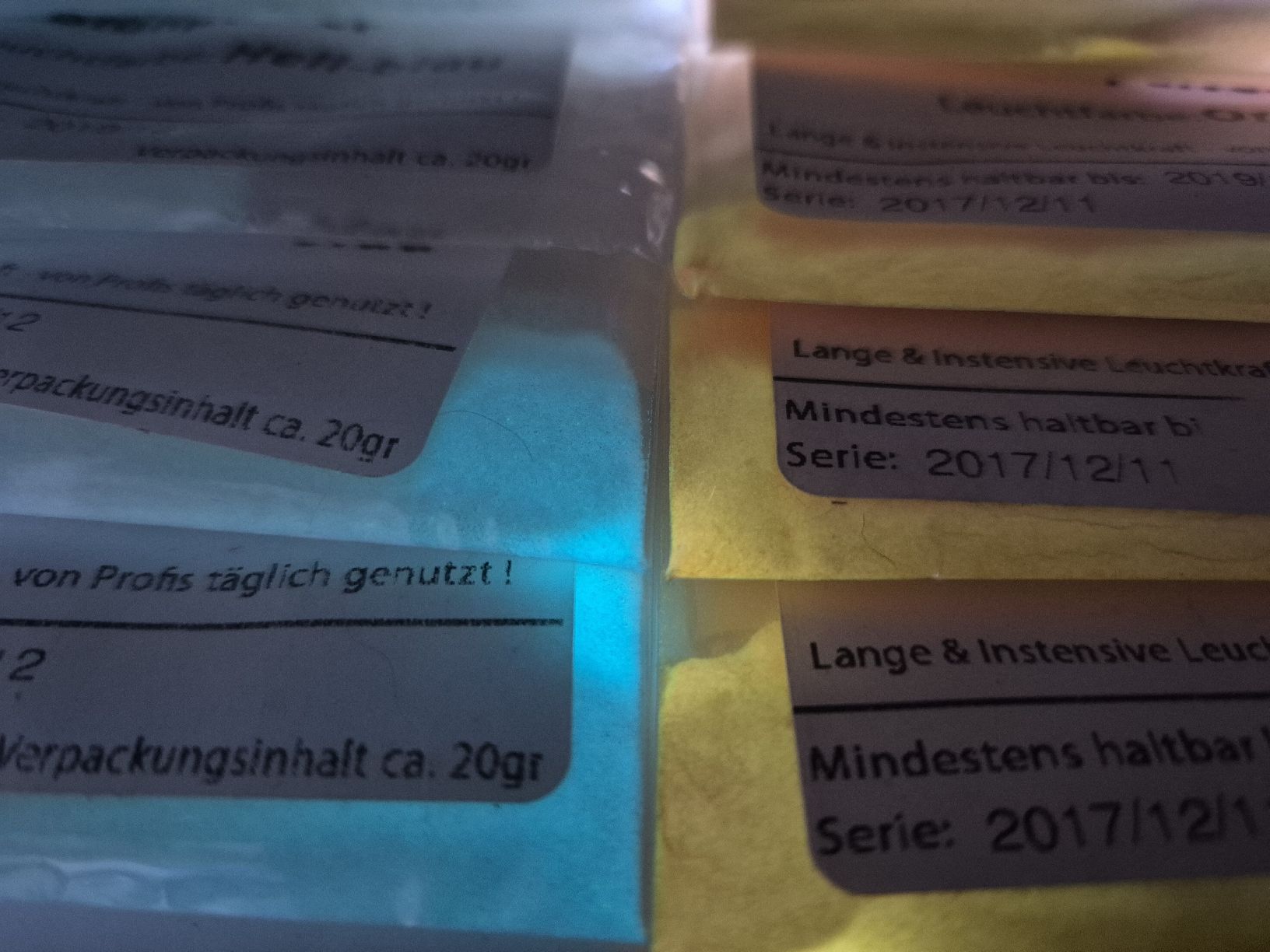 Colori: Nachleuchtpulver Set 20g diverse Farben – Usato da Winkel venduto da comeyerli 1