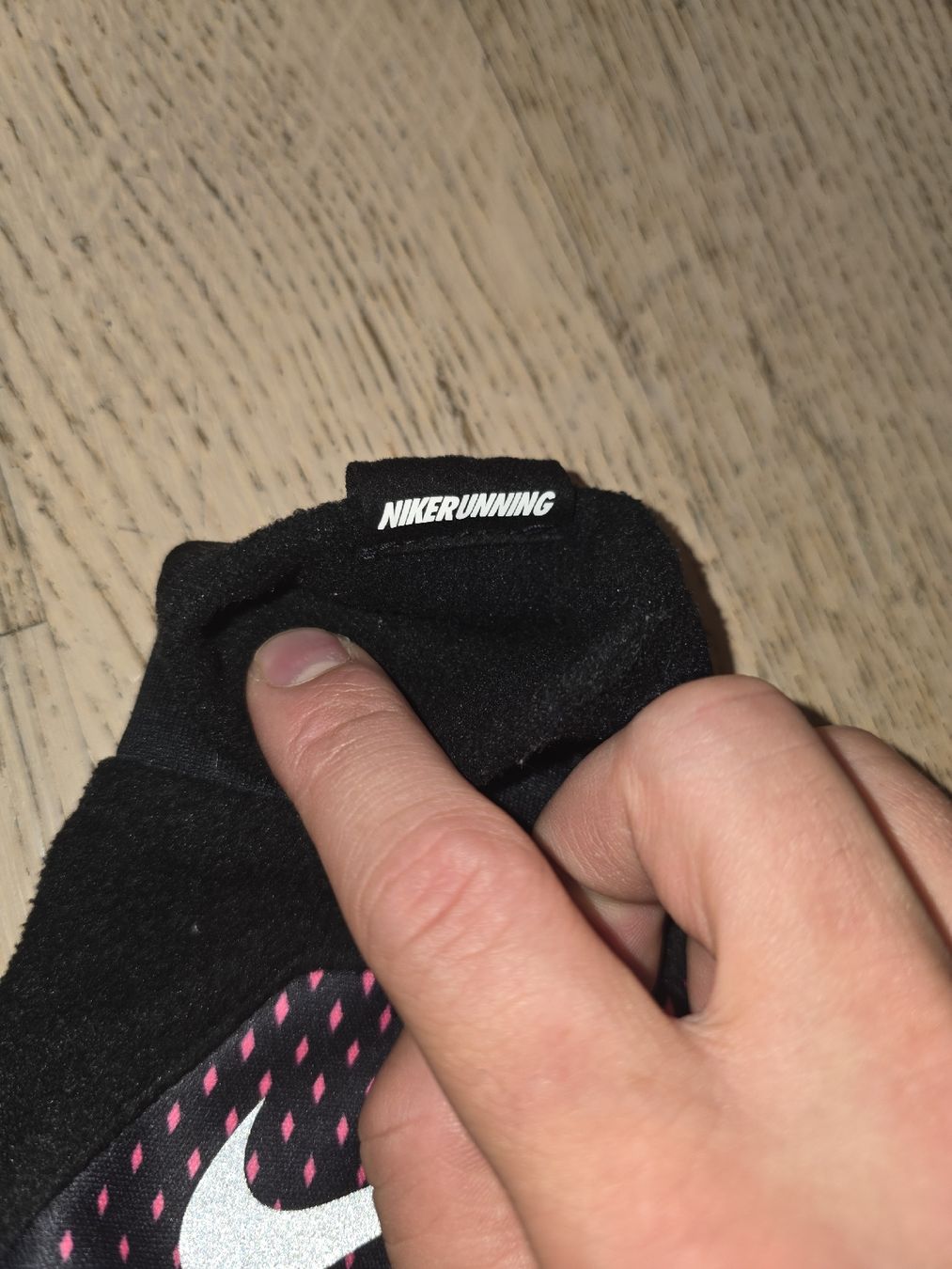 Nike Guanti & manicotti: Nike running Handschuhe Grösse S-M wenig gebraucht  – Usato da Basel venduto da kar_jz7f 2