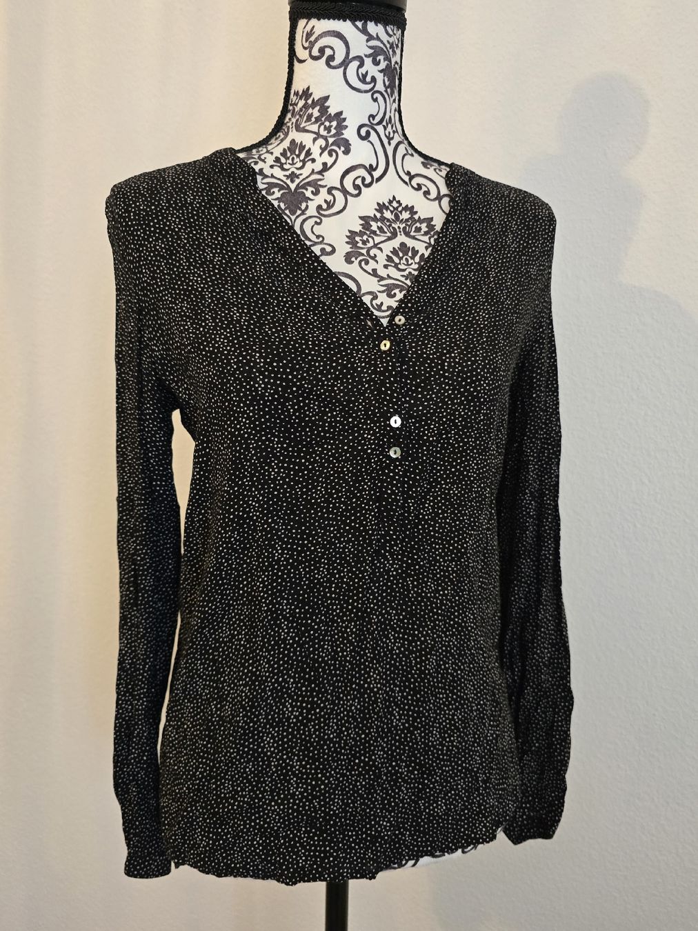Esprit Blusen: Chemisier Esprit noir à pois blancs – Gebraucht aus Genève von cec_d6pg