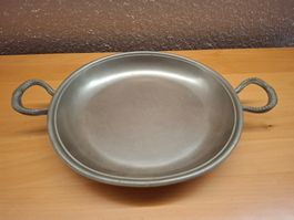 Petit plat en étain