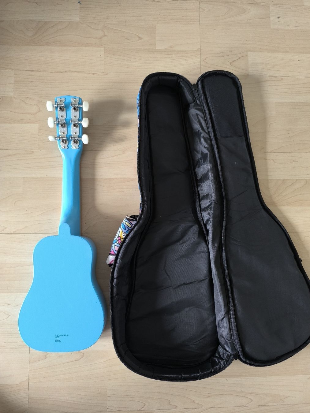 Eichhorn Giocattoli: Kindergitarre mit Tasche – Usato da Brügg BE venduto da Meui_Zouberding 1