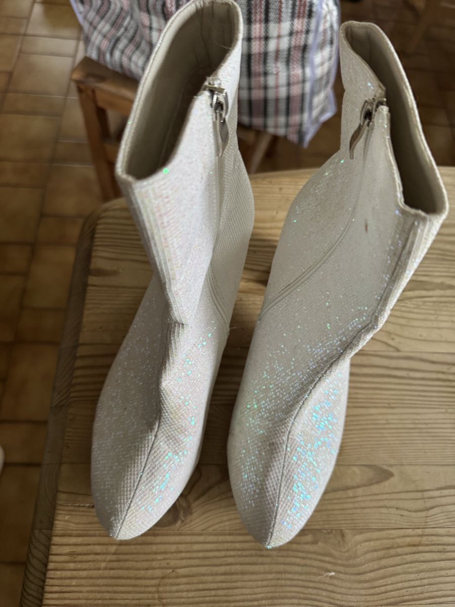Scarpe da donna: Bottines blanches scintillantes, taille 40 – Nuovo (secondo la descrizione) da Veyrier venduto da kimedovapa 1