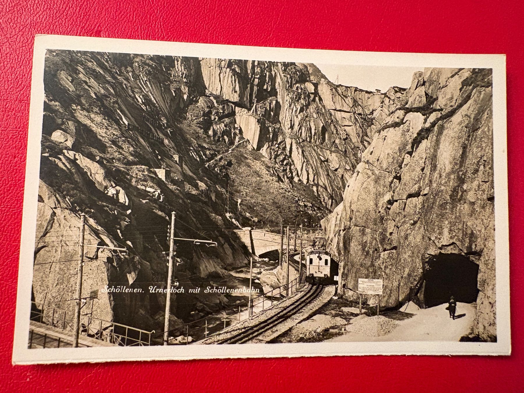 Ansichtskarten: Schöllenen , Urnerloch mit Schöllenenbahn – Gebraucht aus St-Légier-Chiésaz von Theo006