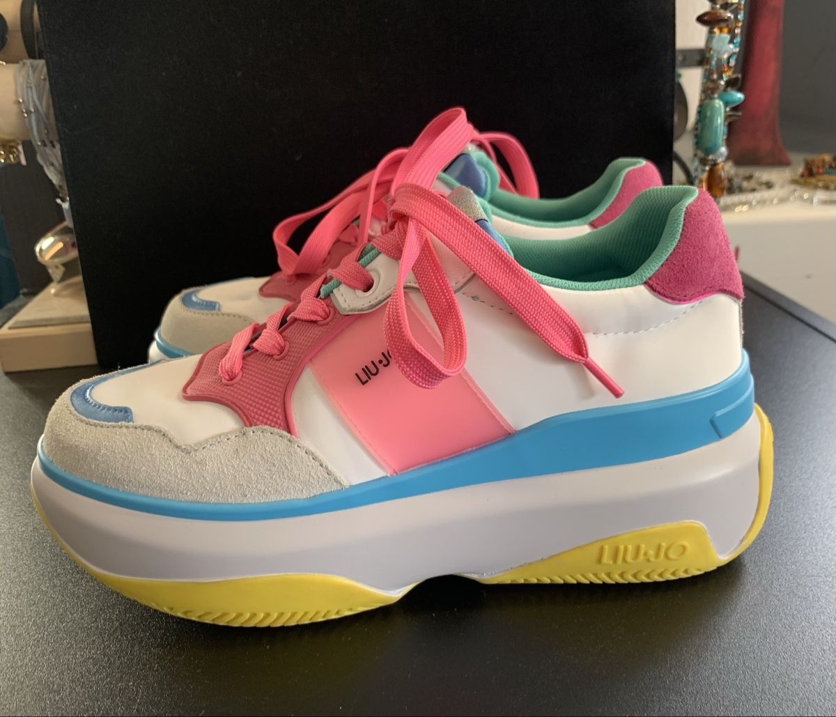 Liu Jo Chaussures femmes: Liu Jo farbige sneakers 36 – D'occasion à Unterseen par jpowers1971 1