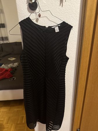 Schickes, kurzes, schwarzes Kleid von H&M, Grösse 38.