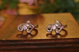 neue Ohrringe aus rodiniertem Silber Schleife