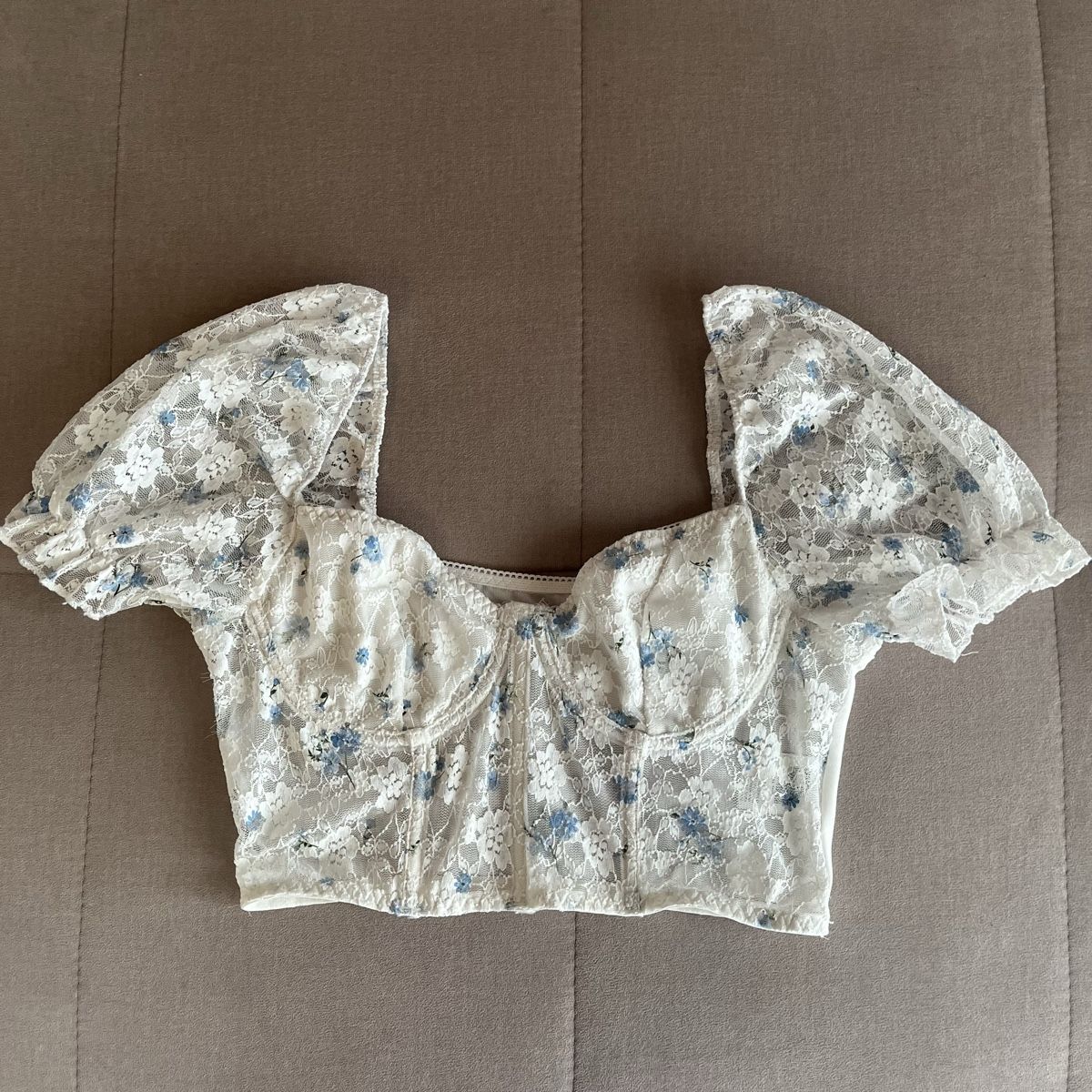 Blusen: Kurze Bluse mit Spitze, Gr. XS – Gebraucht aus Cunter von tiramisuuu_