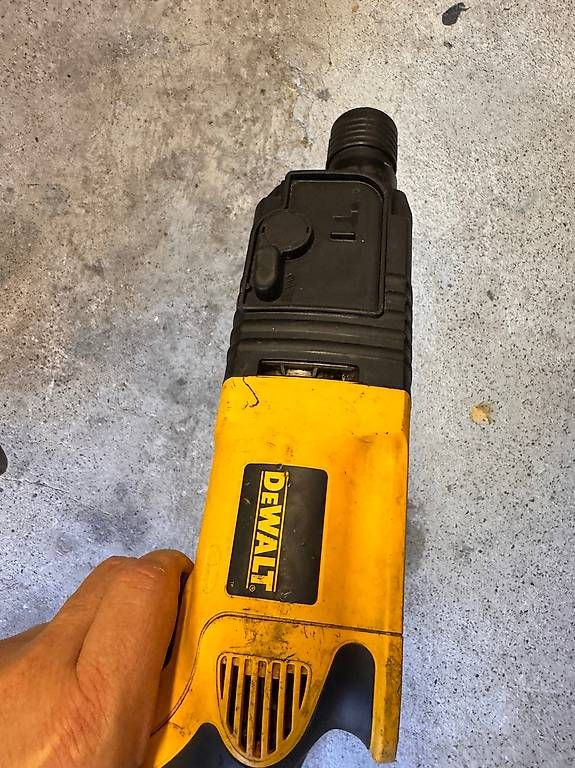 Tutti gli attrezzi: Marteau-perforateur Dewalt type 2 – Usato da Correvon venduto da EstebanEnero 1