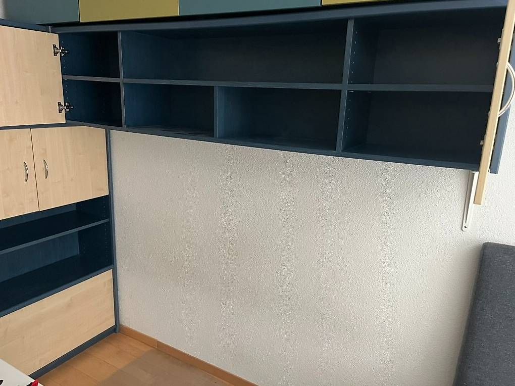 Letti: GRATIS - Bett mit Schrank, Gestell, Lattenrost, Matraze – Usato da Suhr venduto da Johnnynova 2