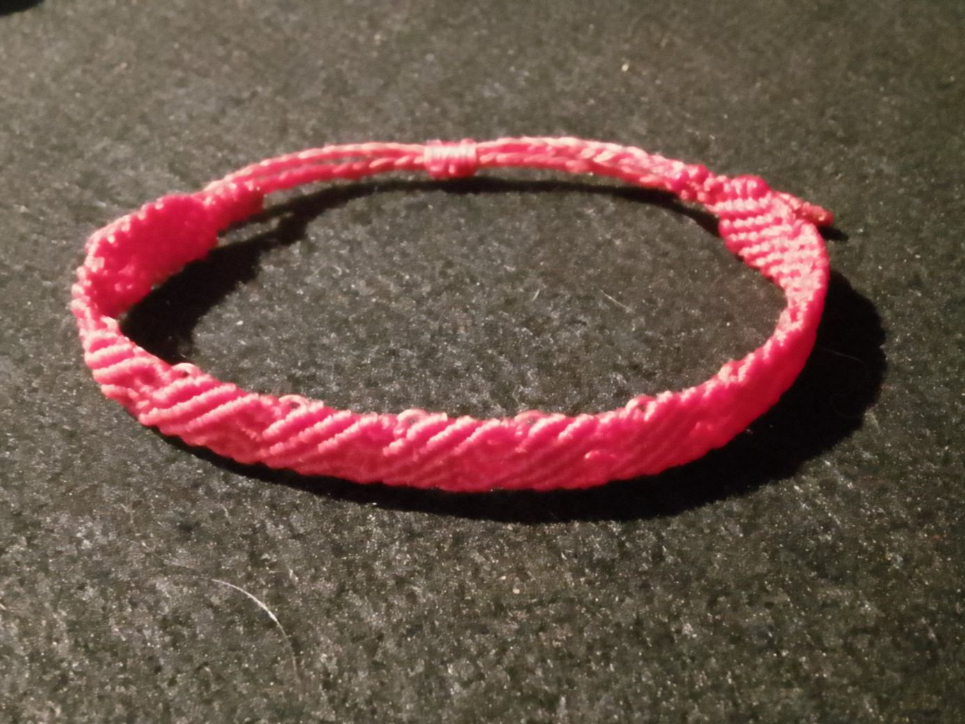 Bracelets: handgefertigtes Makramee Armband – Neuf (Voir description) à Pfäffikon ZH par Emporos_42