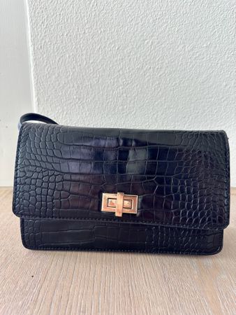 Chic Black Croc-Effect Bag