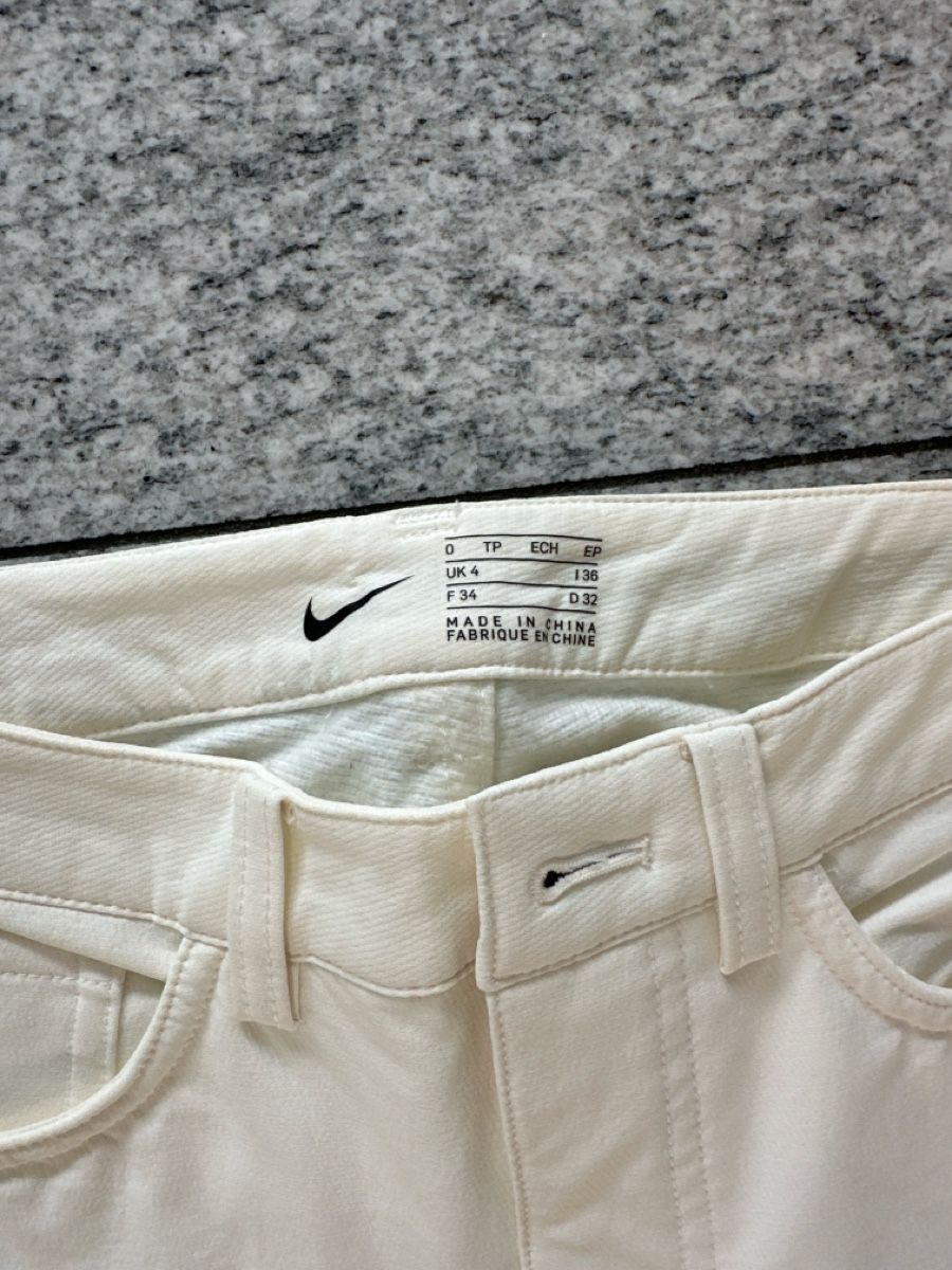 Nike Pantaloni: Nike Golfhose Gr. 32, 2 Stück – Nuovo (secondo la descrizione) da St. Gallen venduto da Ursula66 1