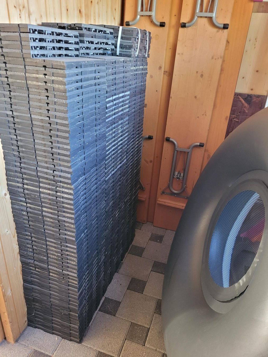 Bodenbeläge: WPC Fliesen – Gebraucht aus Birmenstorf AG von SAIDAL 2