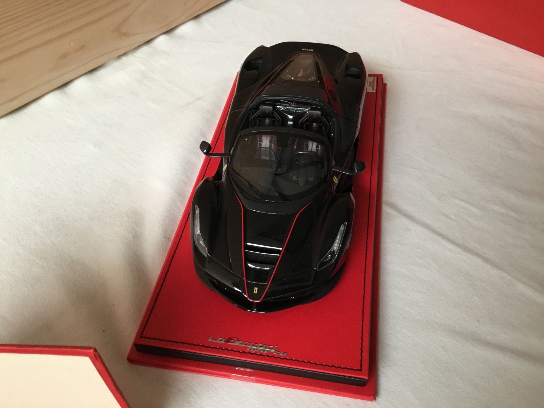 Ferrari Modellini d'auto: MR Modellauto / LaFerrari Paris MS2016 / 1:18 / FE020A – Nuovo e nell'imballaggio originale da Brig venduto da Sonne11 7