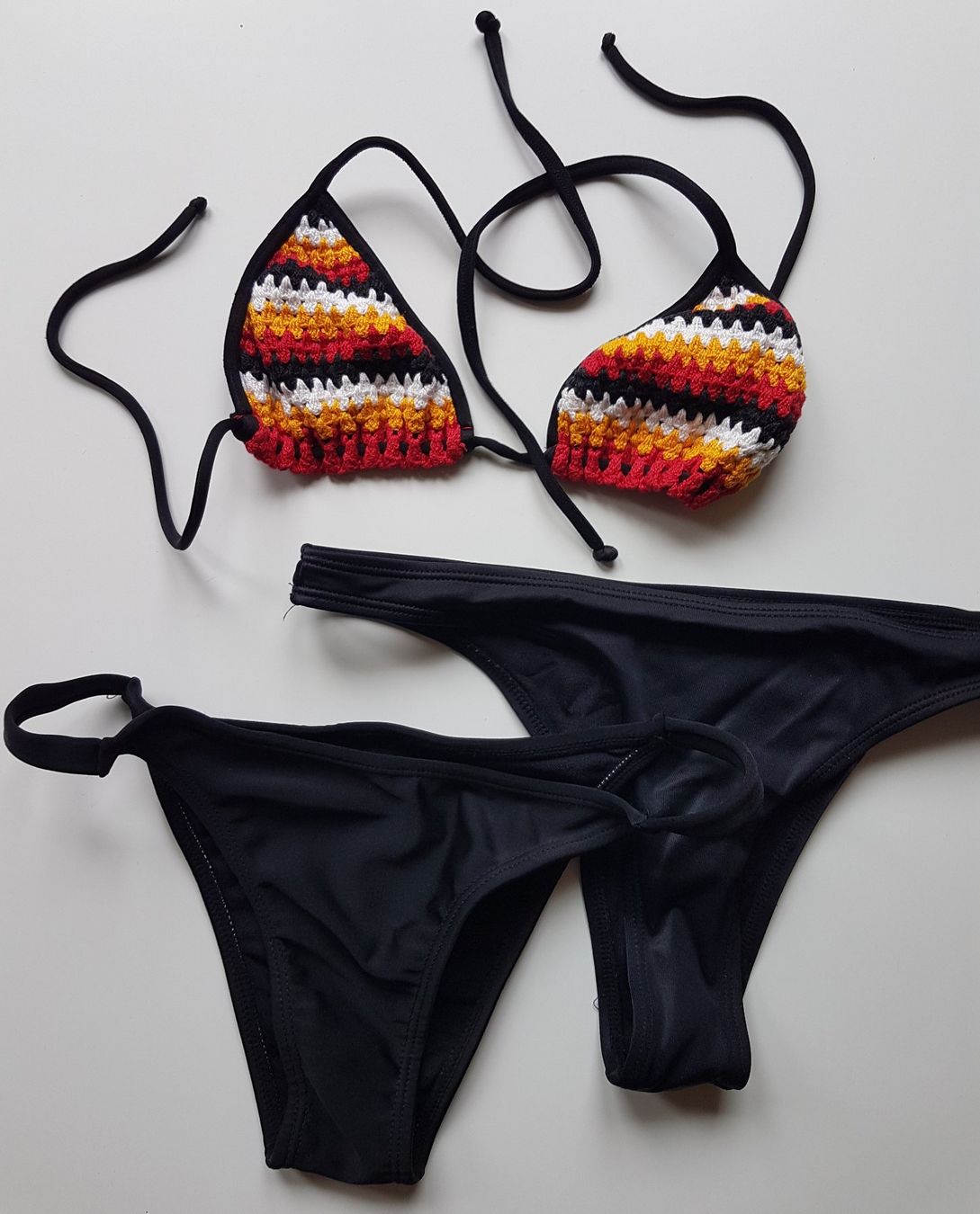 Costumi da bagno & Bikini: Bikini, Oberteil gehäkelt, 2 Höschen – Usato da Basel venduto da emkbv