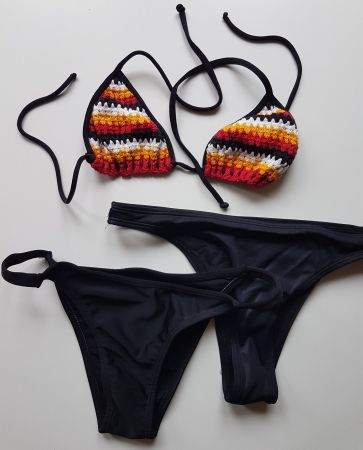 Bikini, Oberteil gehäkelt, 2 Höschen