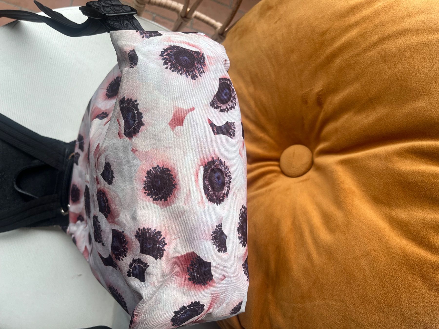 Longchamp Sacs à dos: Rucksack Longchamp Blumenmuster schwarz Leder – D'occasion à Luzern par Rahel_22 5