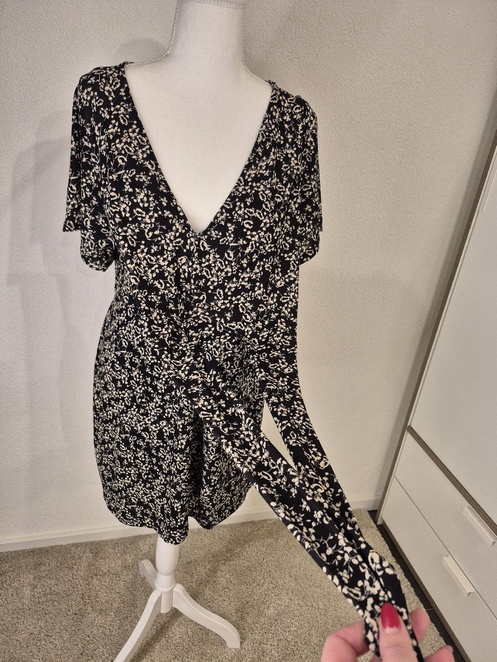 Pull&Bear Vestiti: Feminines Kleid mit integriertem Bindegürtel, Grösse L – Usato da La Neuveville venduto da Vestiaire_2011 2
