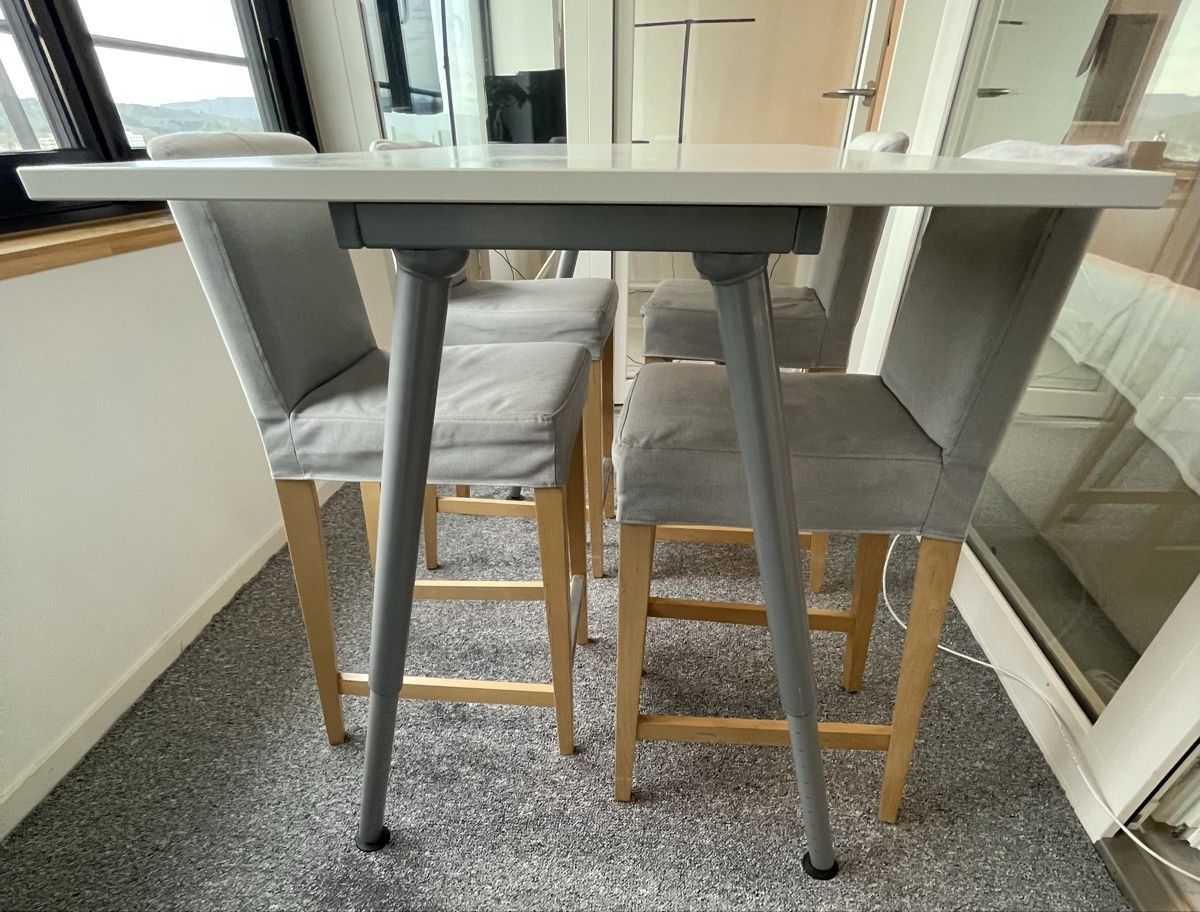 Ikea Set tavolo e sedie: Bartisch + 4 Barhocker – Usato da Zürich venduto da eportex 1