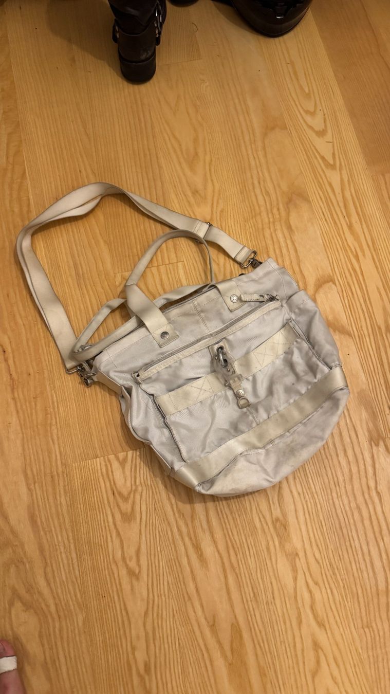 George Gina & Lucy Borse: George Gina & Lucy Tasche Weiss – Usato da Bern venduto da moritz.1st 1