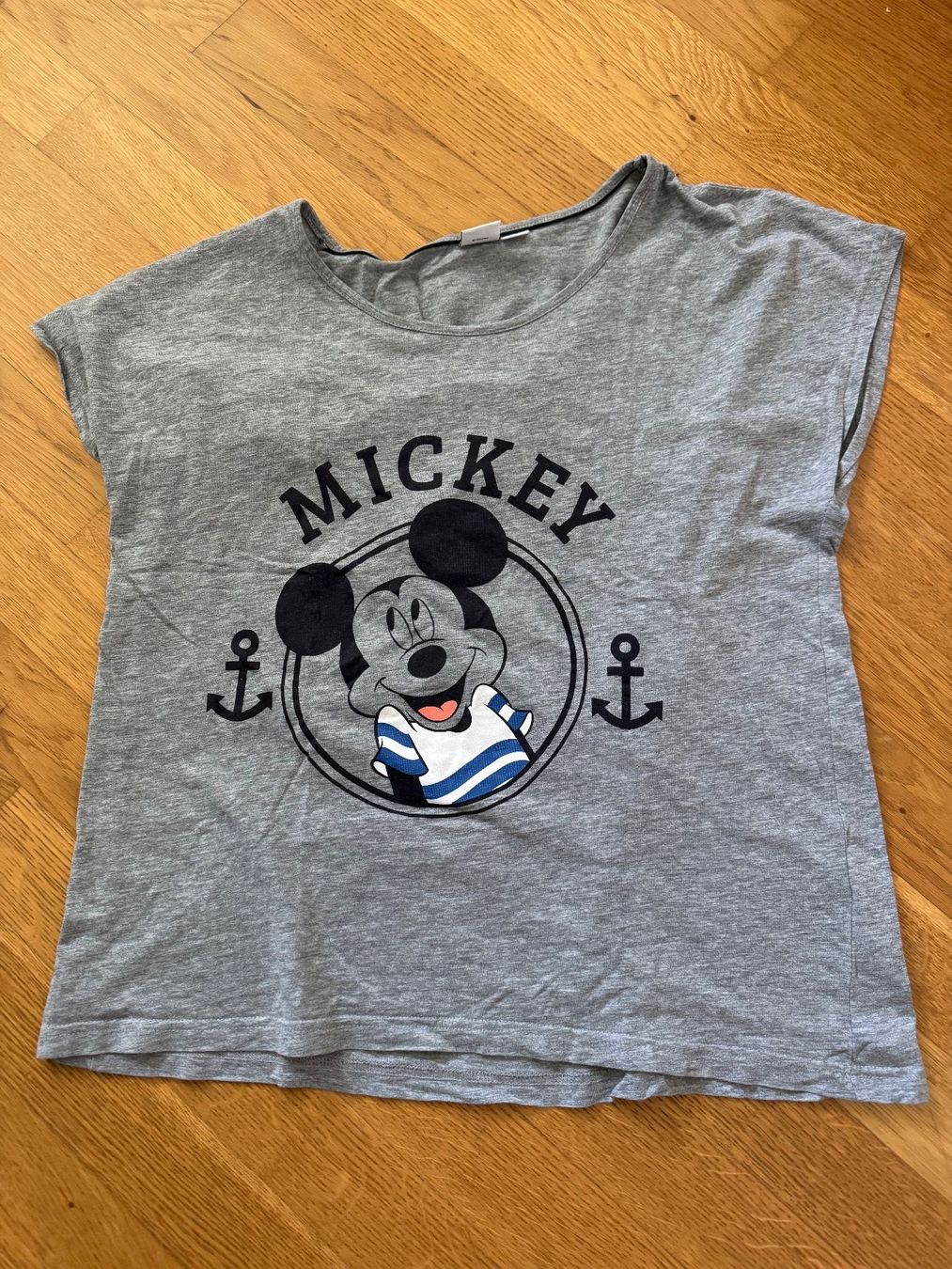 Disney T-shirt: Disney Mickey Mouse T-Shirt – Usato da Riedholz venduto da emm_22qn