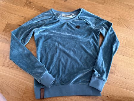 Naketano sammelt Pulli S 