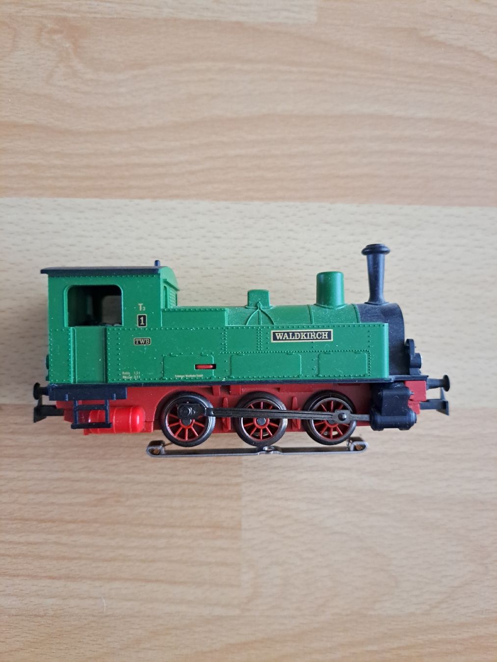 Märklin Modelleisenbahnen: Märklin Damoflok mit Zug – Gebraucht aus Gibswil von Kudi21 1