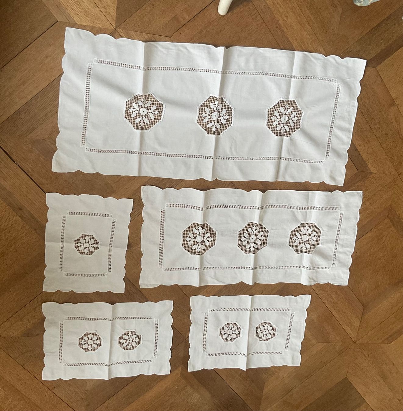 Set di tavolo e panche: Platzdeckchen Tischset Baumwolle Deckchen Deko VERSAND 4.- – Nuovo (secondo la descrizione) da Aarau venduto da Galaktos 1