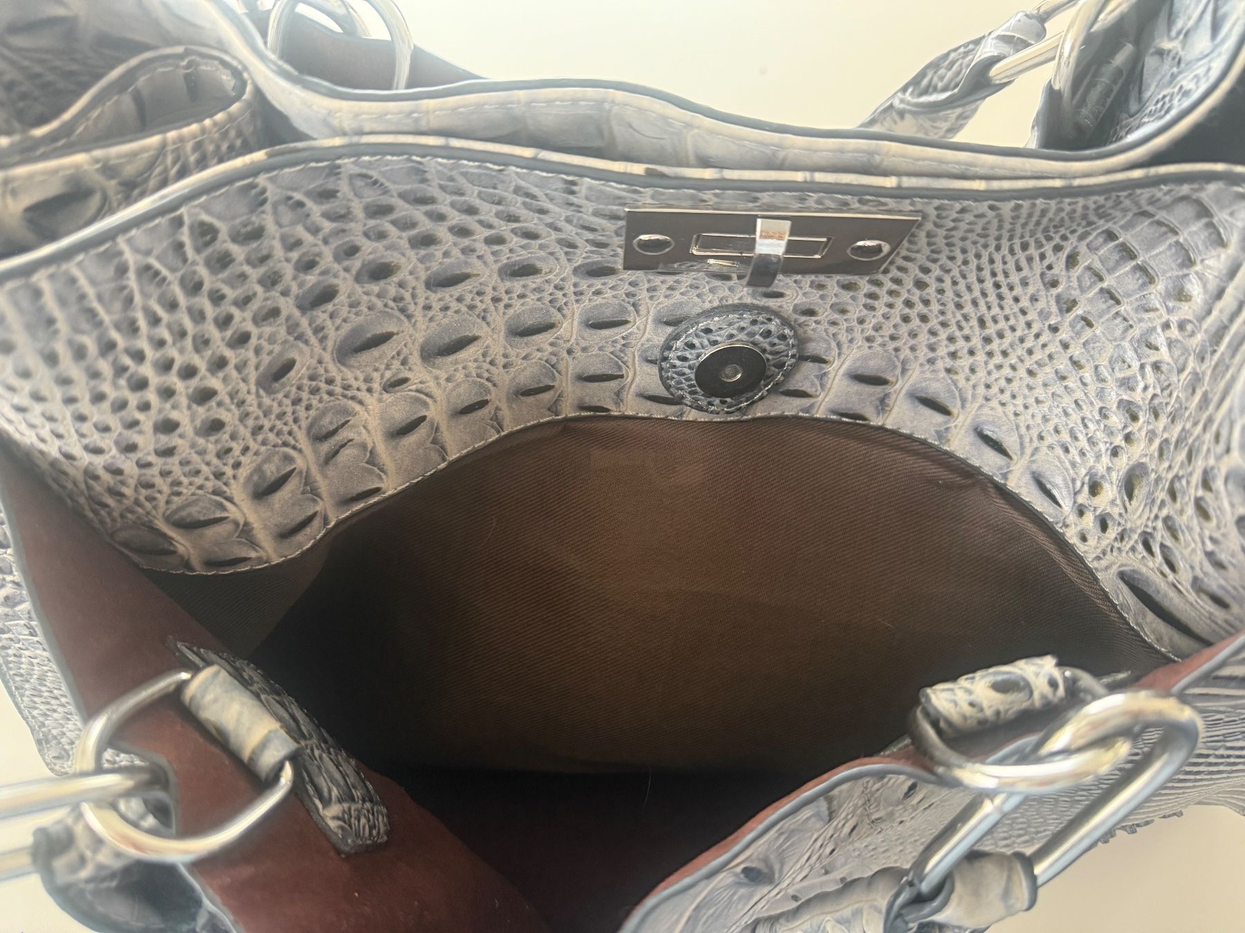 Taschen für Damen: Handtasche in Kroko-Optik, in grau – Gebraucht aus Zollikon von dorean 6