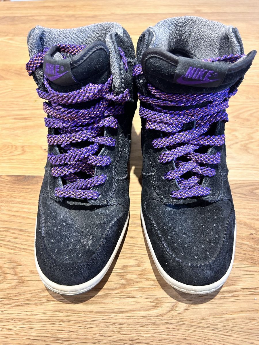 Nike Chaussures femmes: Baskets NIKE compensées taille 40 – D'occasion à Undervelier par Jenny_87 2
