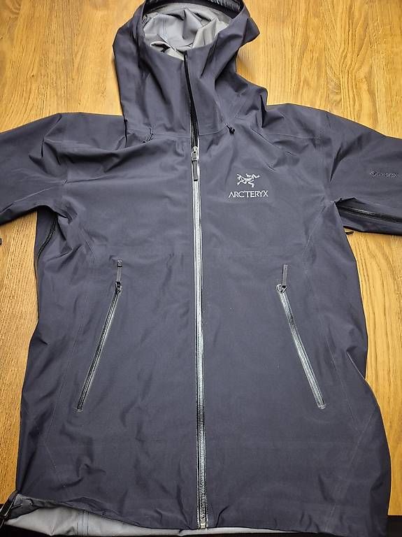 Giacche: Arcteryx Beta LT Gore Tex Männer M – Usato da Brunnen venduto da yak007