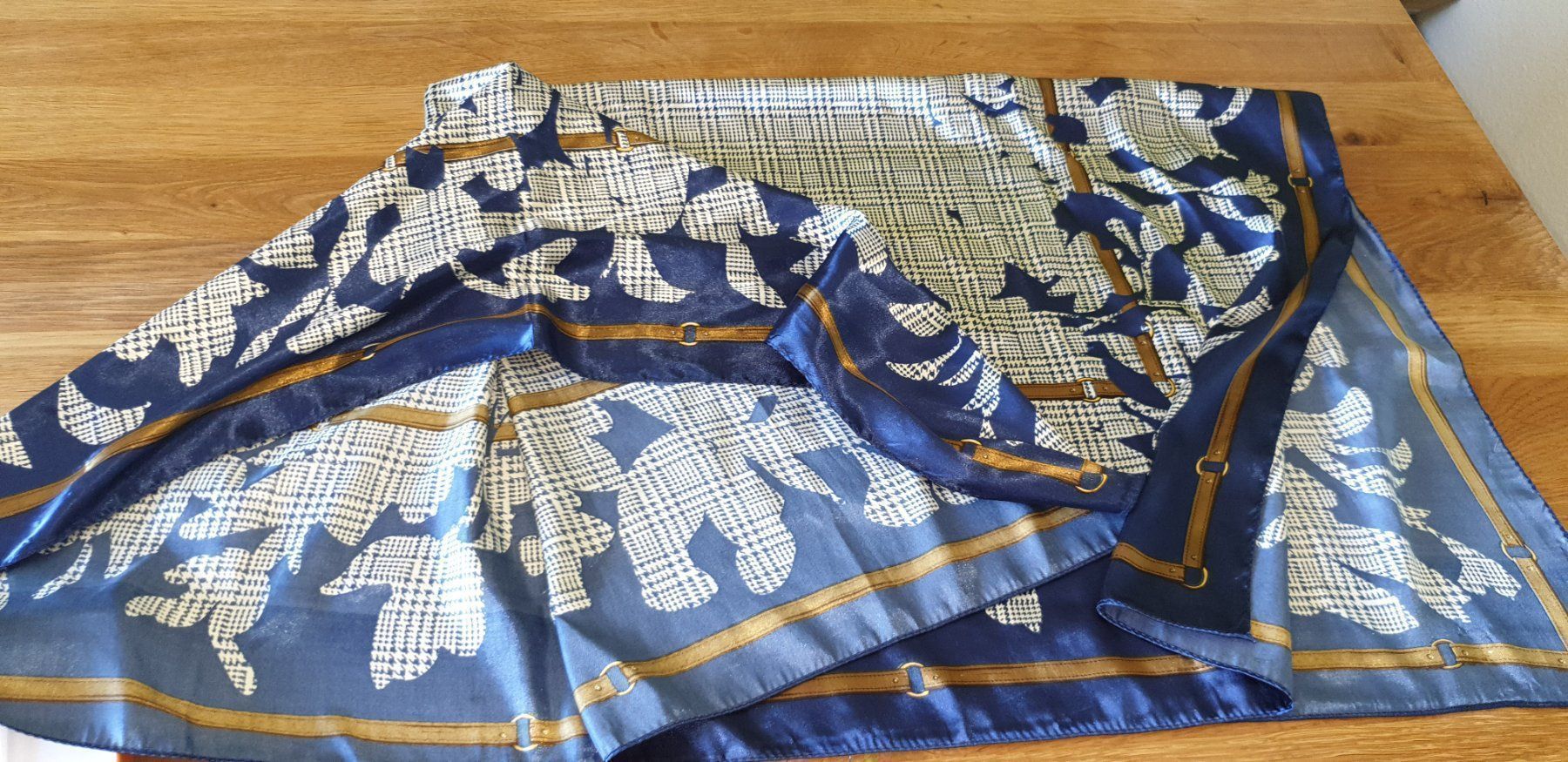 Foulard & Sciarpe: Foulard nicht Hermès + Hermès Box gratis dazu – Usato da Gwatt (Thun) venduto da Letzte-Chance-III 2