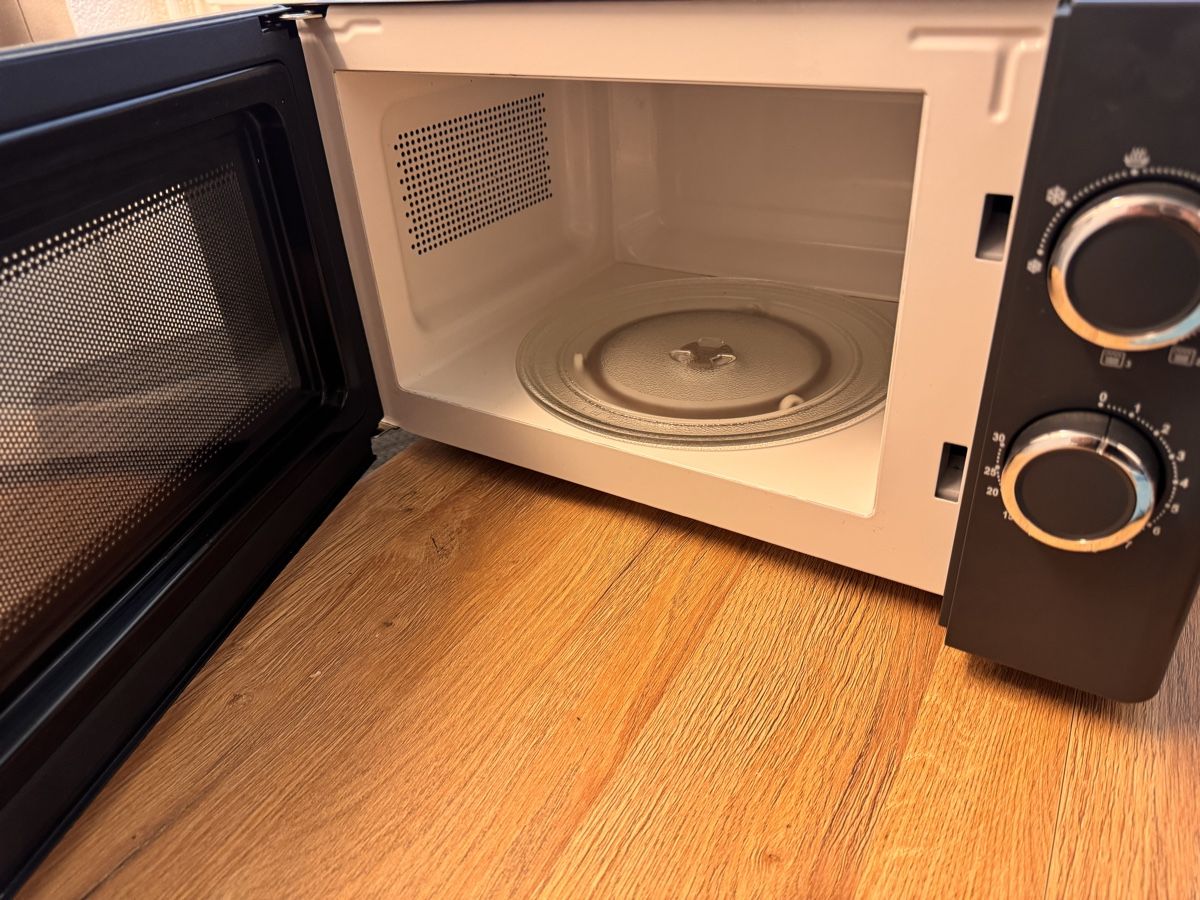 Trisa Küchengeräte: Mikrowelle mit Grill Micro Grill Schwarz – Gebraucht aus Zürich von ali_h9x5 2