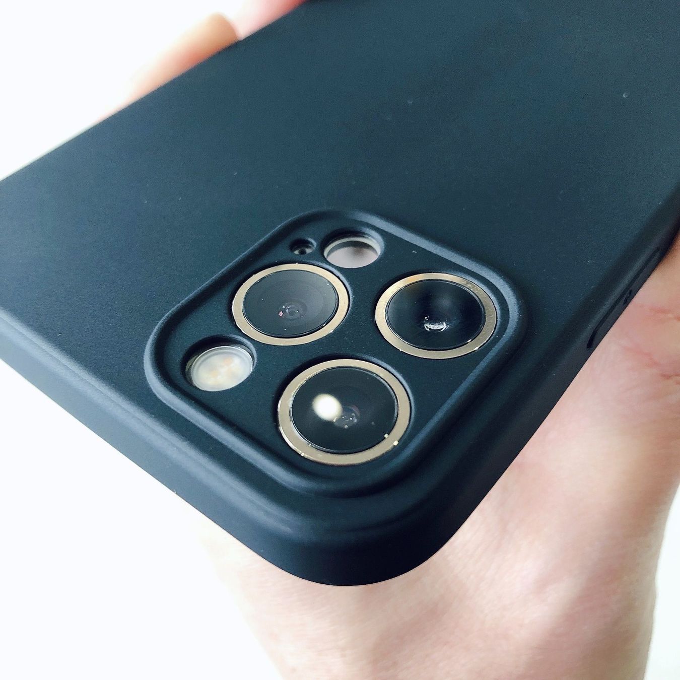 Covers & Schutzfolien: Coque iPhone 12 pro Max solid petit trou – Neu und originalverpackt aus Morges von DigiAC 2