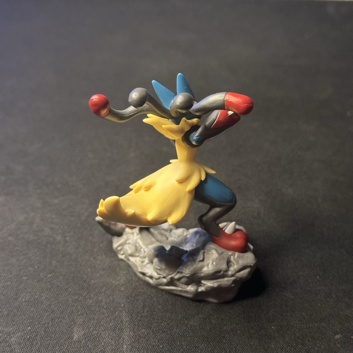 Pokémon Figuren: Mega Lucario ex Sammelfigur – Neu (gemäss Beschreibung) aus Wil SG von shinycardboard 1