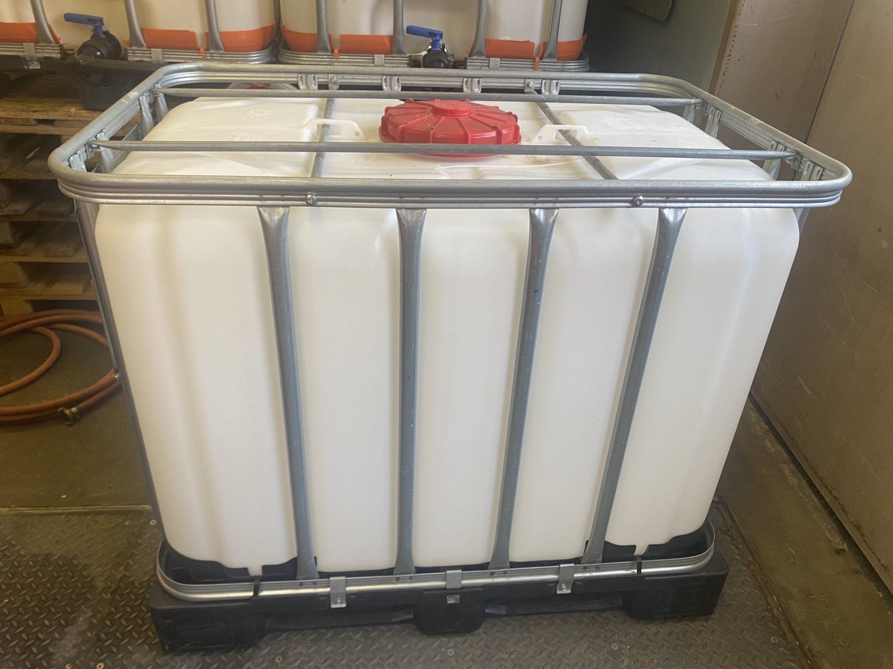 Abbeveratoi e trogoli: IBC Tank 800l – Usato da Reinach BL venduto da Quark04 2