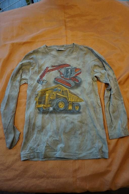 Pullover & Sweatshirts: Pullover mit Bagger 8 - 10 Jahre – Gebraucht aus Meinisberg von Faithles1