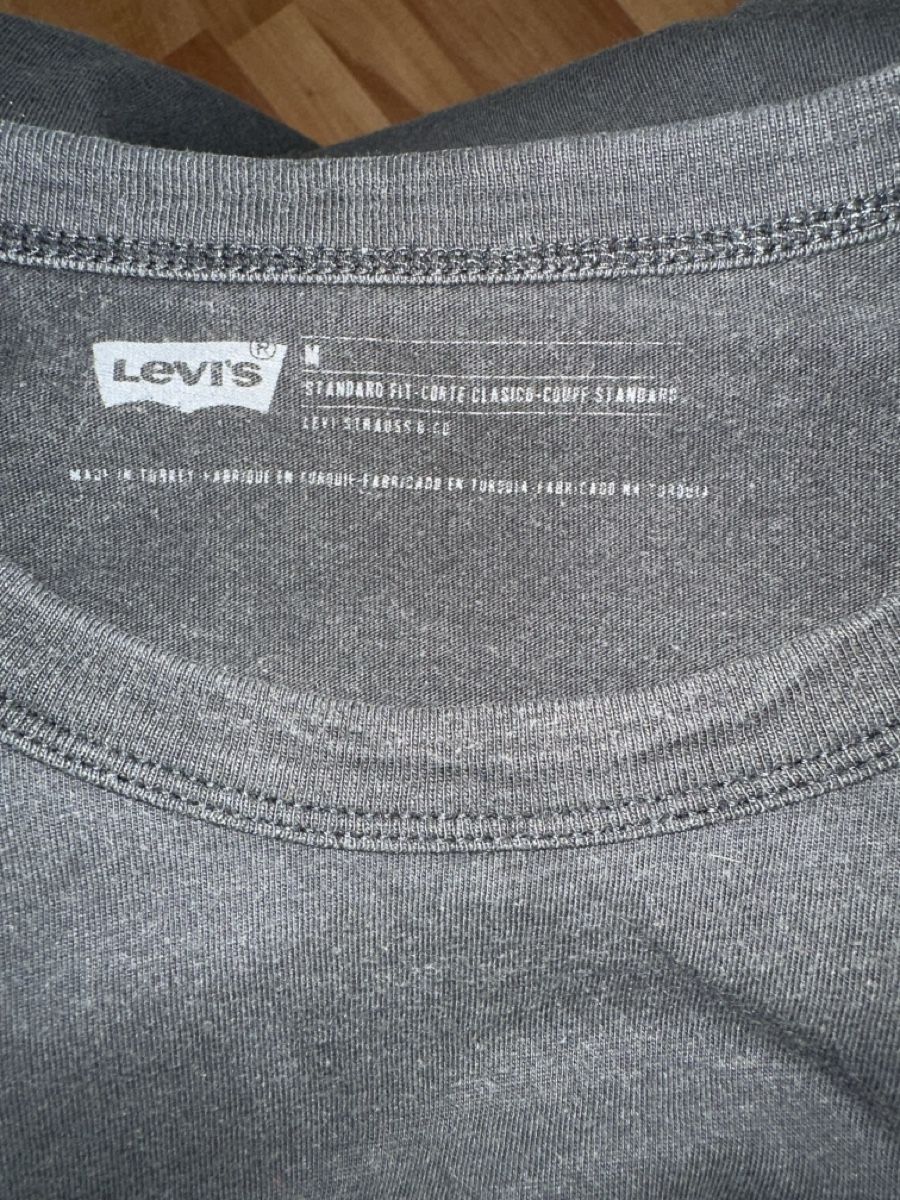 Levi's T-shirt: Levi's T-Shirt Gr. M einf. Brustweite 49cm – Usato da St.Gallen venduto da maierm01 2