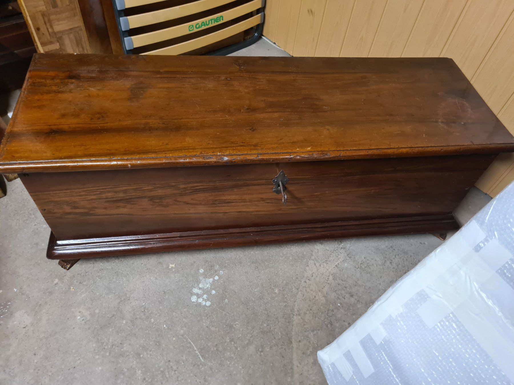 Truhen: Bahut coffre male ancienne – Gebraucht aus Monthey von 187-zeroo 7