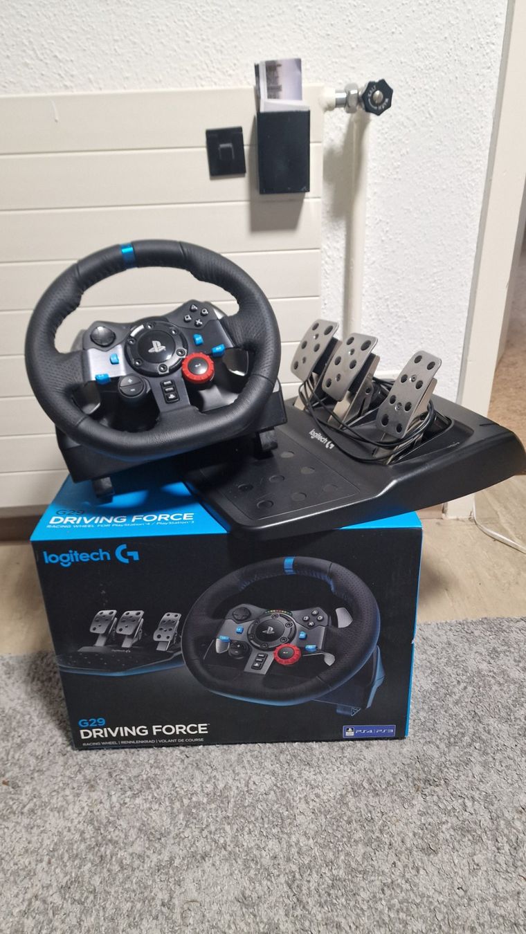 Logitech Manettes: Logitech G29 Driving Force – D'occasion à Bottighofen par Zwanzgerli