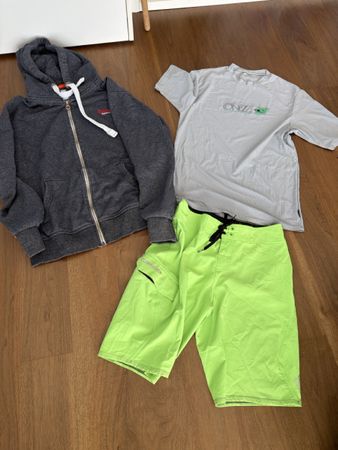 3er Set Kleidung: Hoodie, Shirt, Boardshorts Grösse M