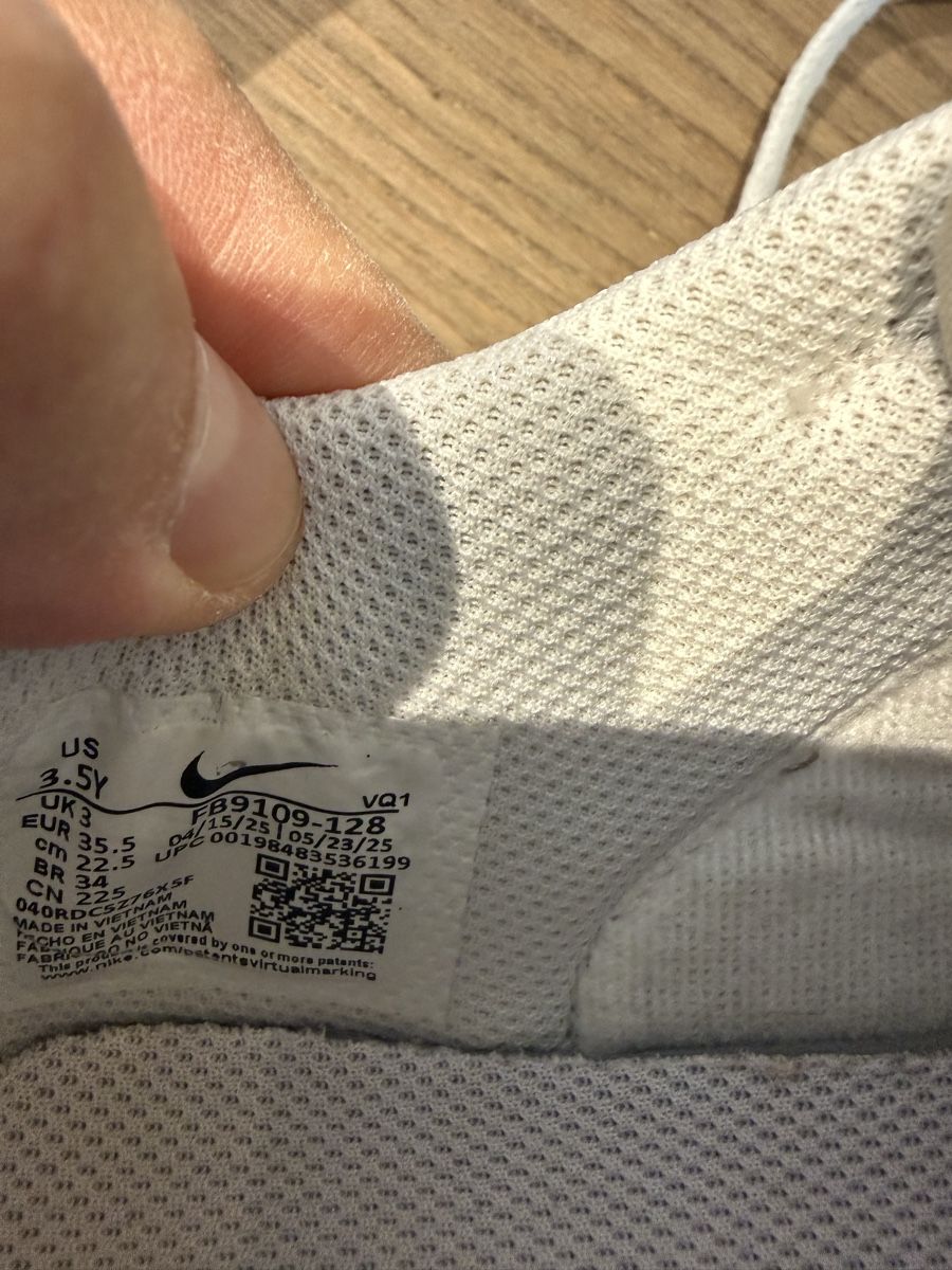 Nike Schuhe für Mädchen: Nike Sneaker Gr 35.5 – Gebraucht aus Kilchberg ZH von MiLu2023 2